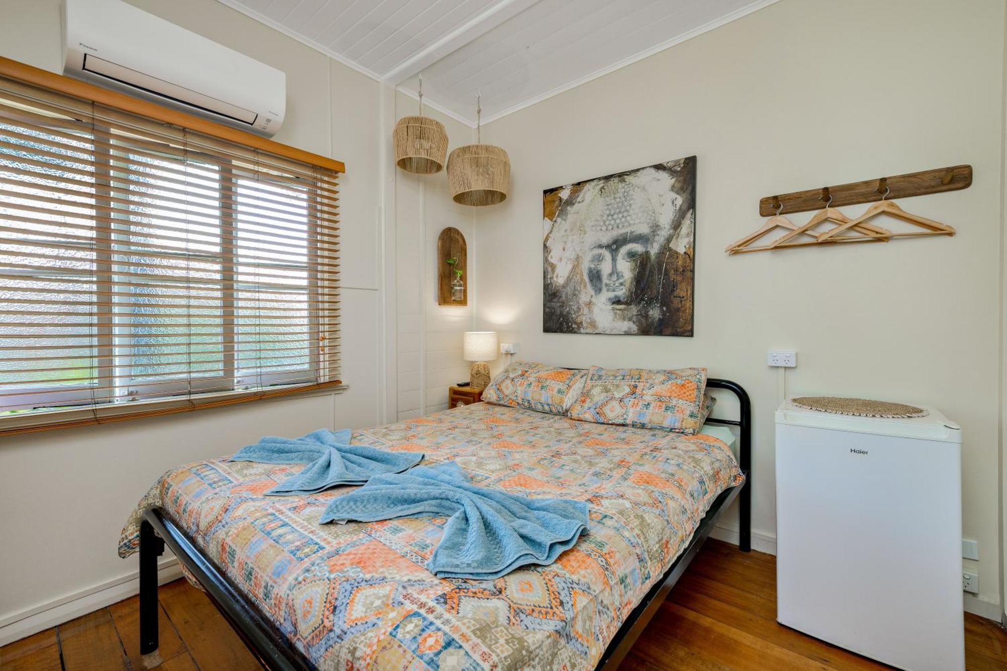 케언스 Travellers Oasis 호스텔 외부 사진 A room at the hostel