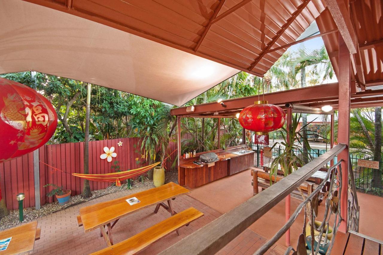 케언스 Travellers Oasis 호스텔 외부 사진 The outdoor kitchen at the resort