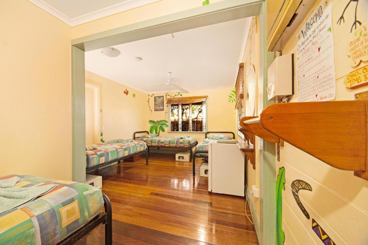 케언스 Travellers Oasis 호스텔 외부 사진 A typical hostel room